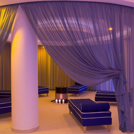 ペスターナ カジノ パーク ホテル&カジノ フンシャル インテリア 写真 The interior of the Blue Salon