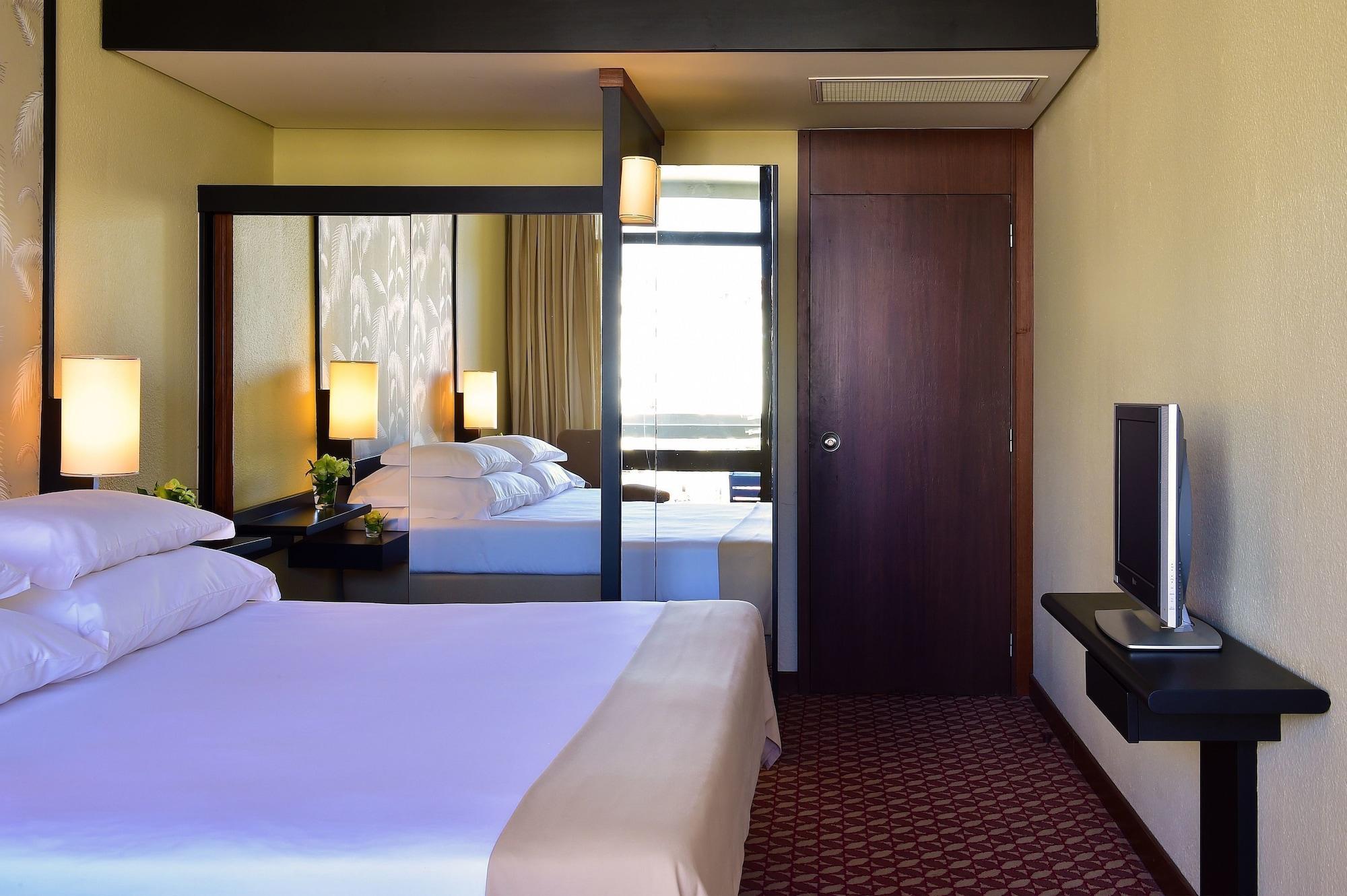 ペスターナ カジノ パーク ホテル&カジノ フンシャル エクステリア 写真 A room at the hotel