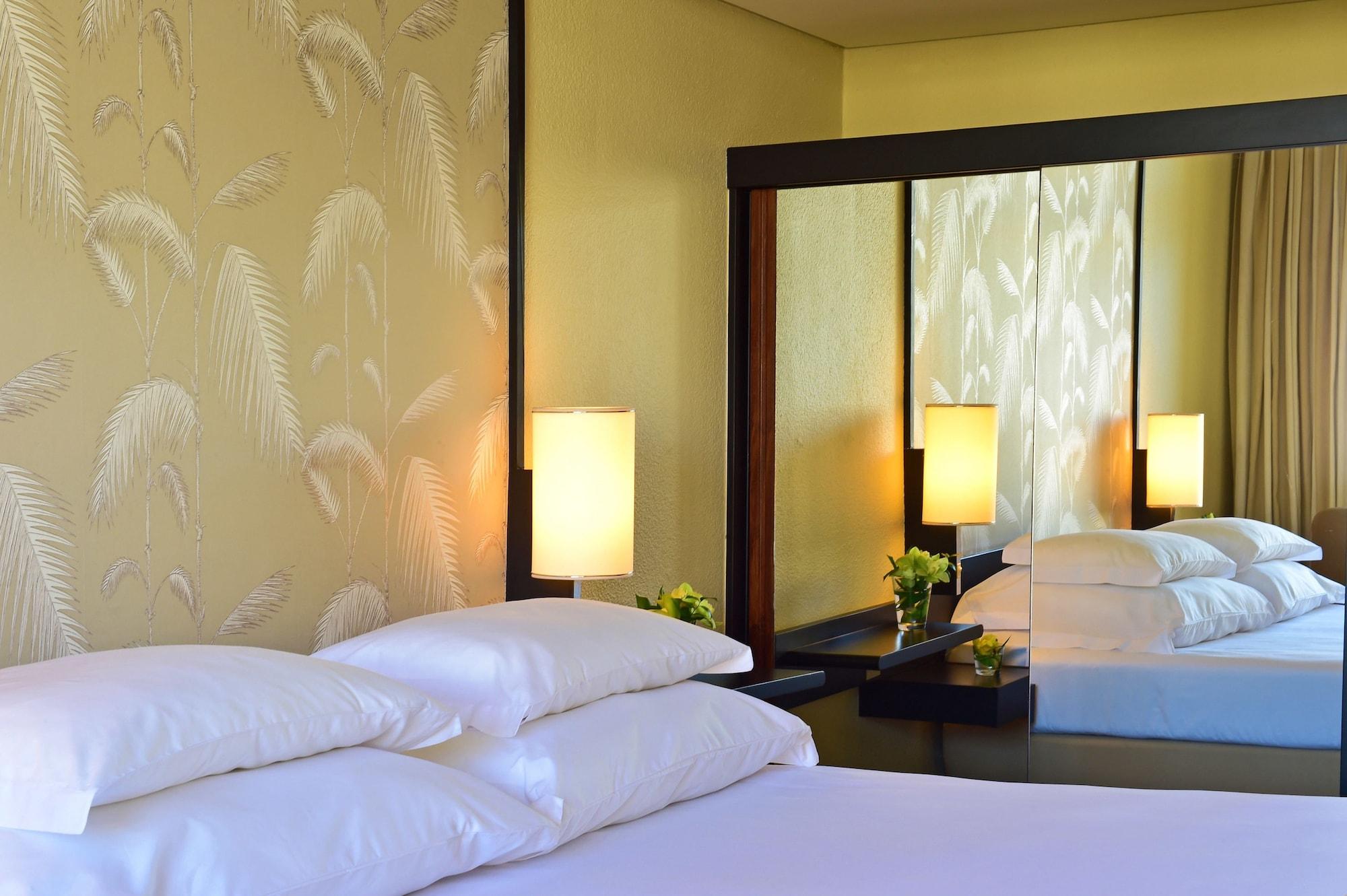 ペスターナ カジノ パーク ホテル&カジノ フンシャル エクステリア 写真 A bedroom at the hotel