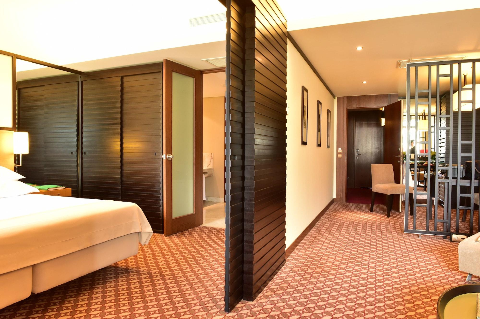 ペスターナ カジノ パーク ホテル&カジノ フンシャル エクステリア 写真 A room at the hotel