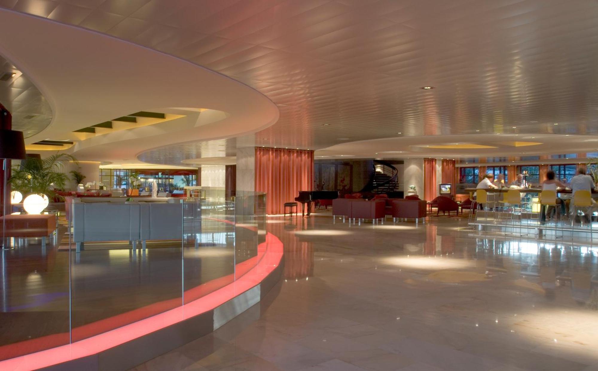 ペスターナ カジノ パーク ホテル&カジノ フンシャル エクステリア 写真 The lobby of the hotel