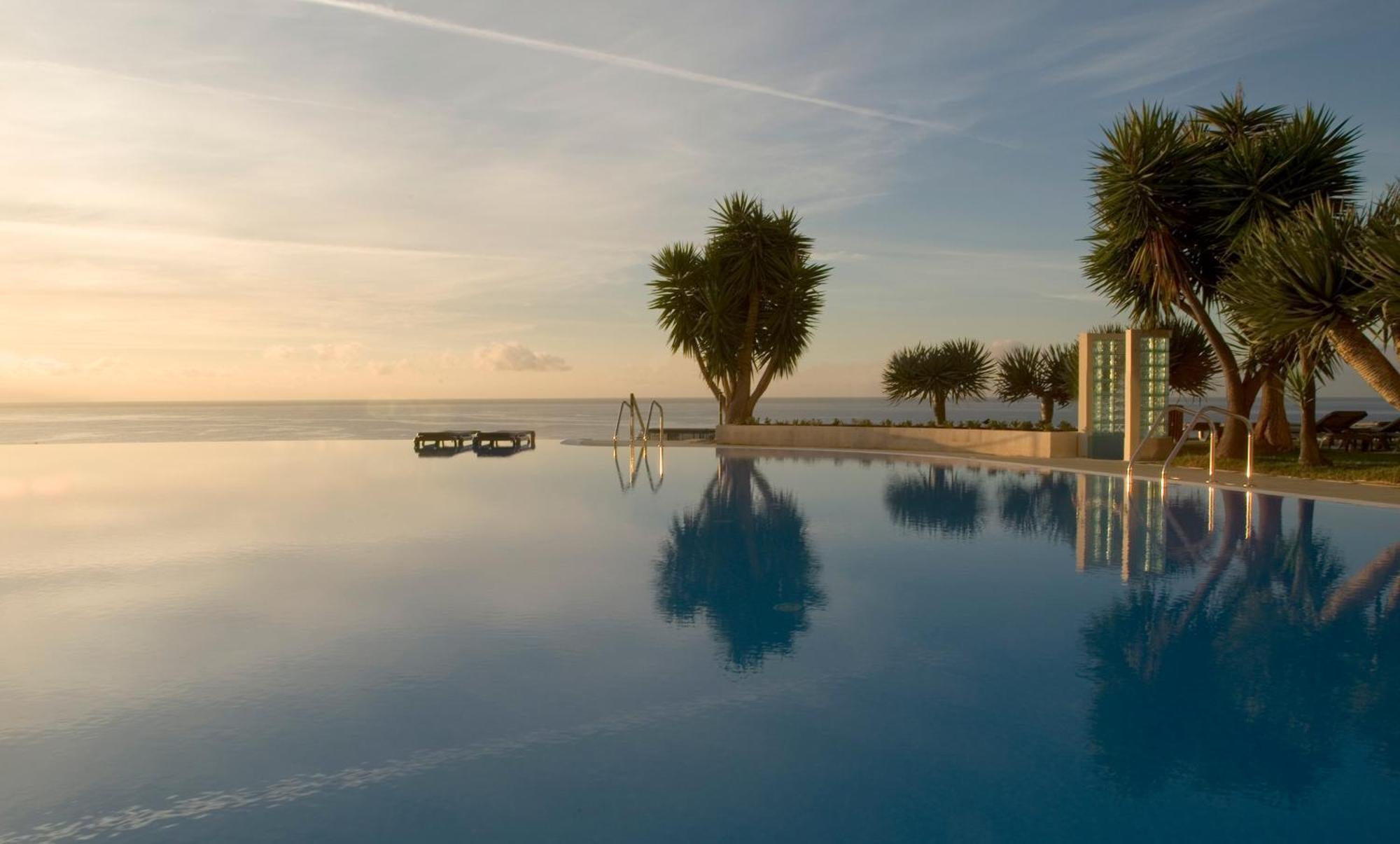 ペスターナ カジノ パーク ホテル&カジノ フンシャル エクステリア 写真 Infinity pool at the hotel