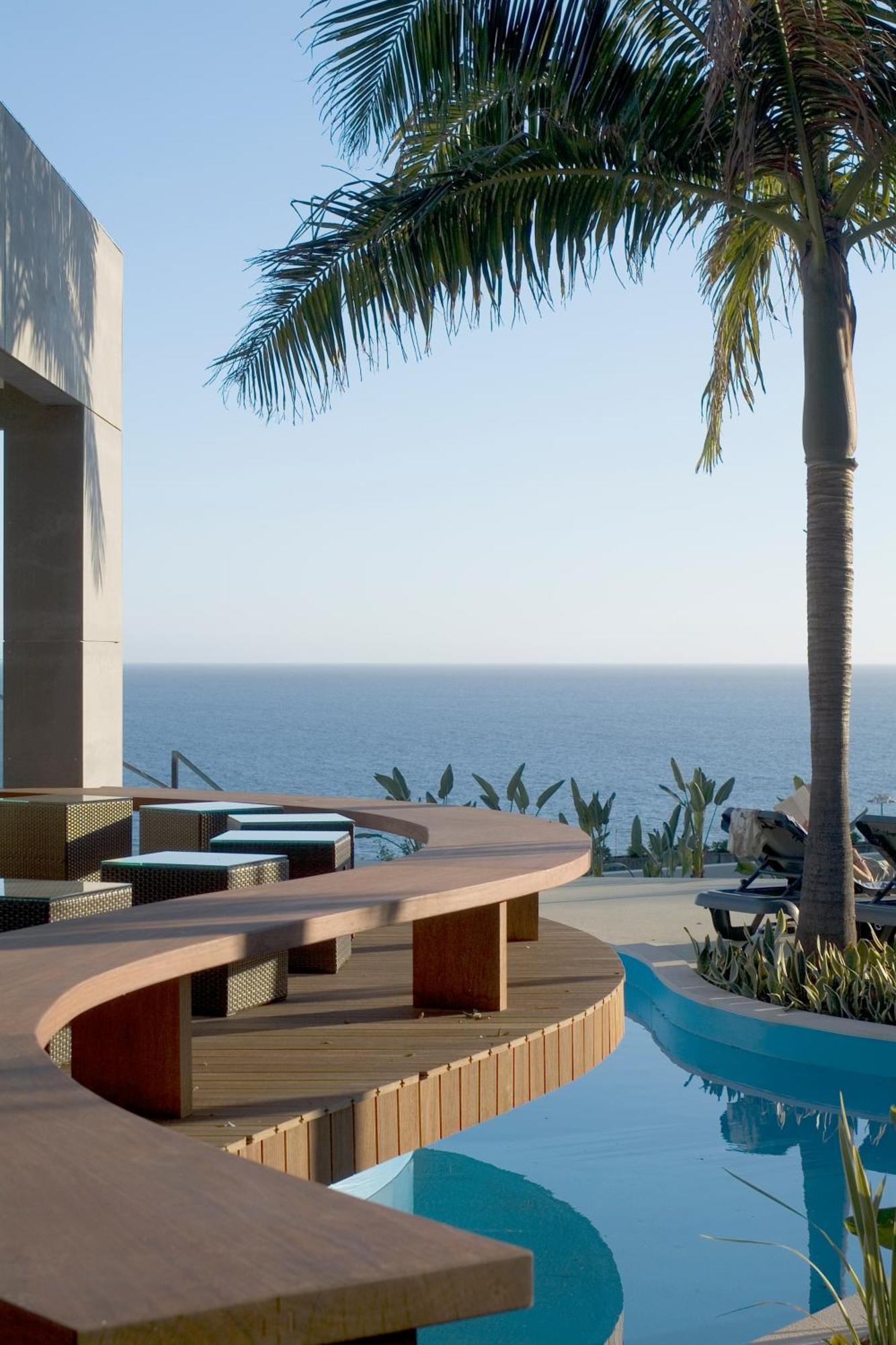 ペスターナ カジノ パーク ホテル&カジノ フンシャル エクステリア 写真 The beach at the Four Seasons Resort